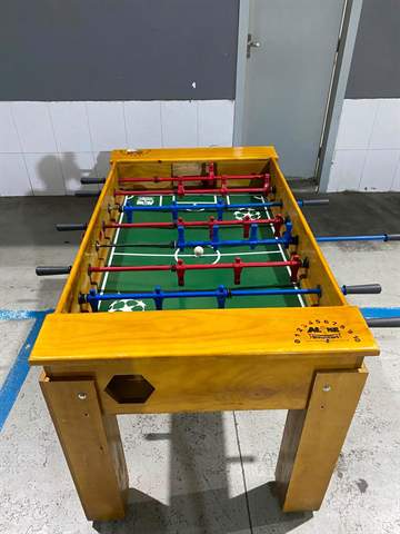 Mesa de totó de madeira
